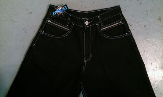 Mos Phat pants by Ministry of Style close up front view of pockets