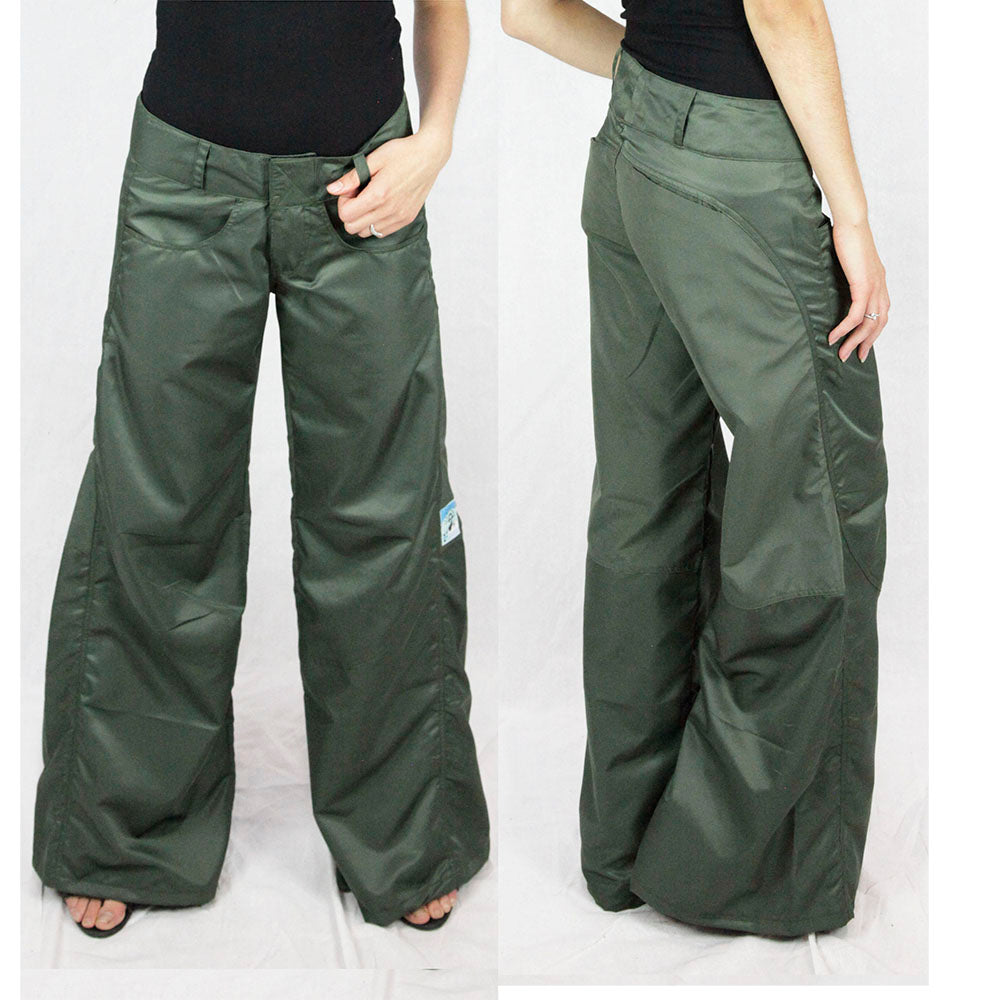 Janis Wide leg pants in green by ministry of style